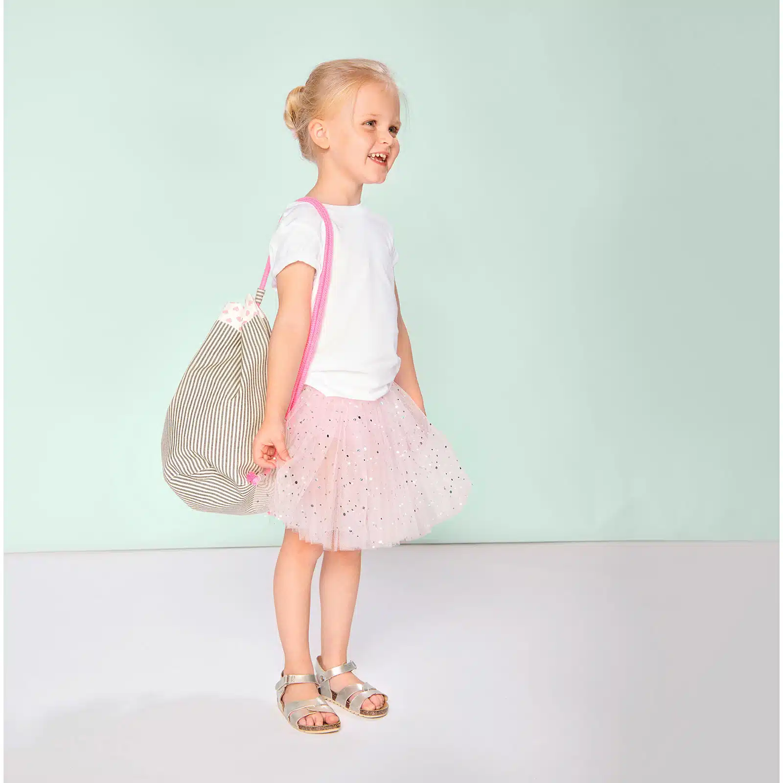 Burda Rood 9256 - School Accessoires