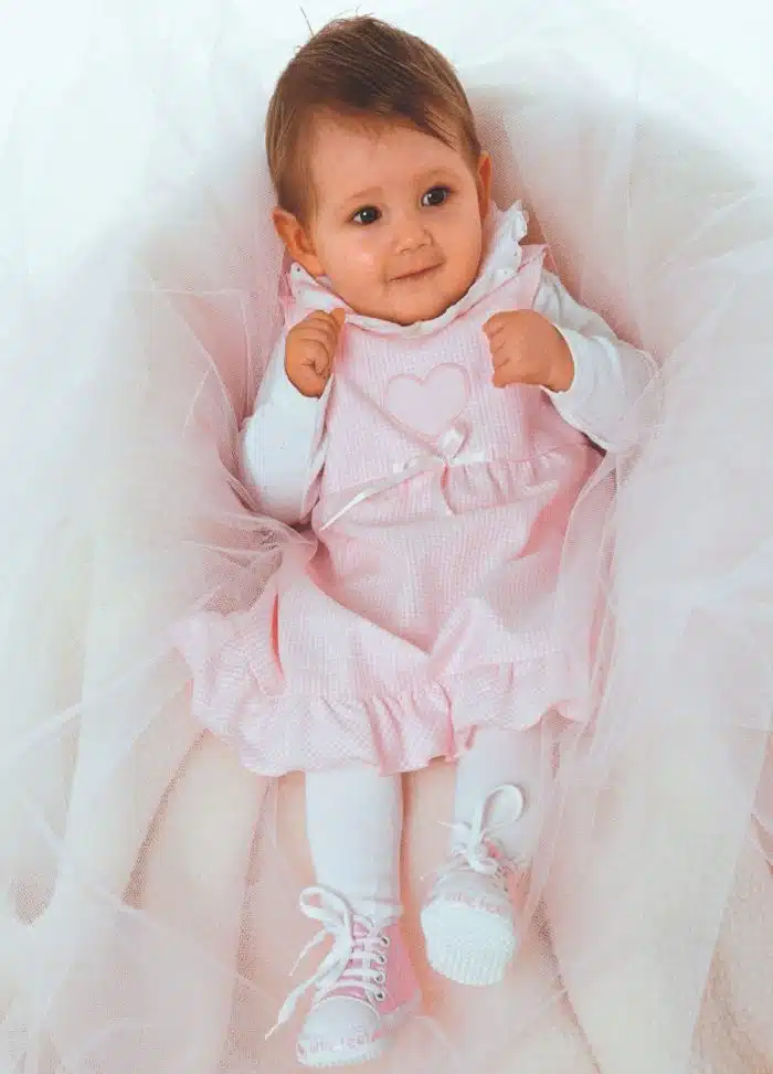 Burda Geel 9831 - Combinatie: babykleding in variaties