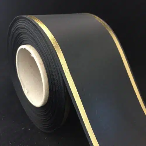 Satijnlint Zwart met Gouden Rand 70mm